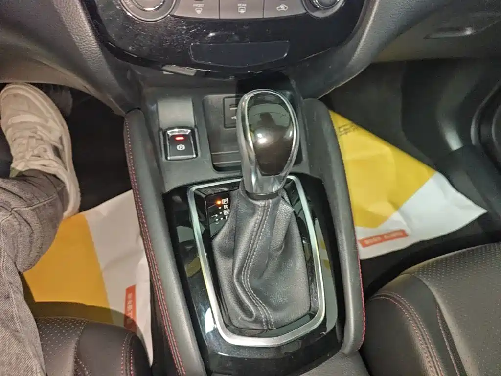 Nissan Qashqai — миниатюра 14
