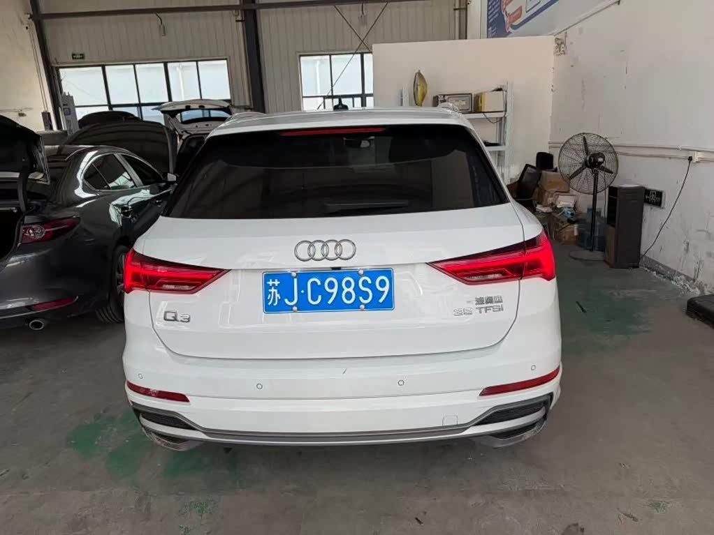 Audi Q3 1.4 л 2022 г. Белый, пробег 30000 км
