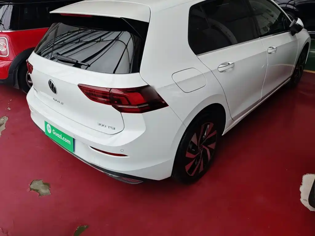 Volkswagen Golf 2025 300TSI Pro