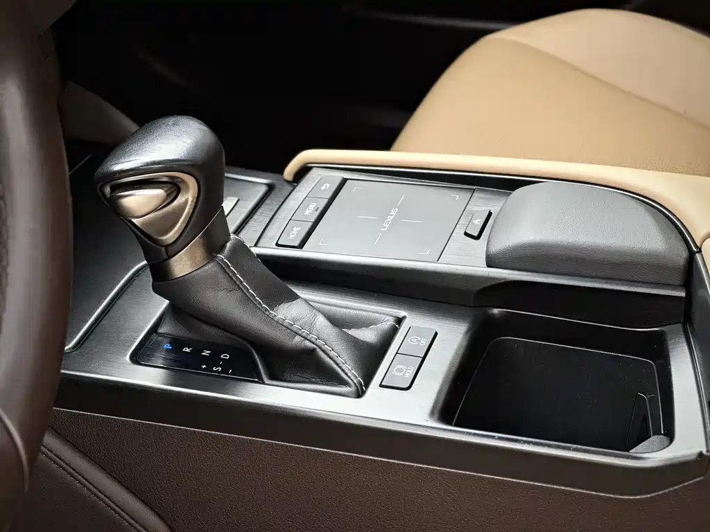 Lexus ES — миниатюра 10