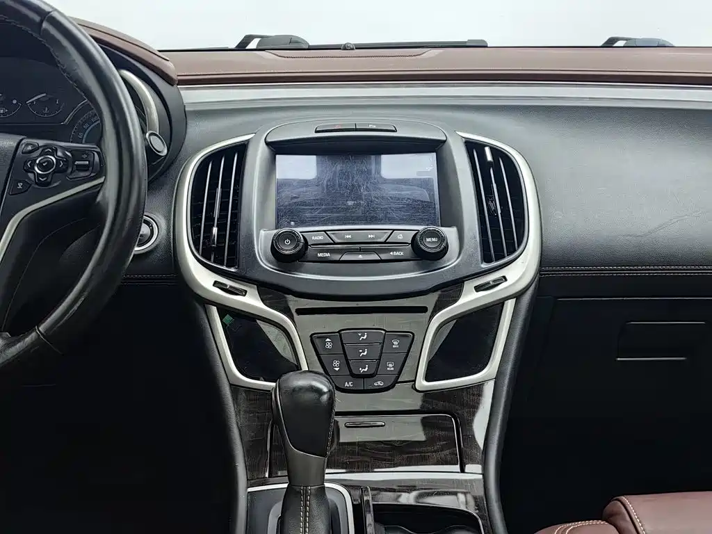 Buick LaCrosse — миниатюра 12