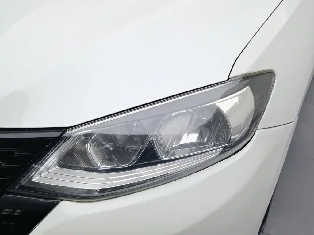 Nissan Tiida — миниатюра 7