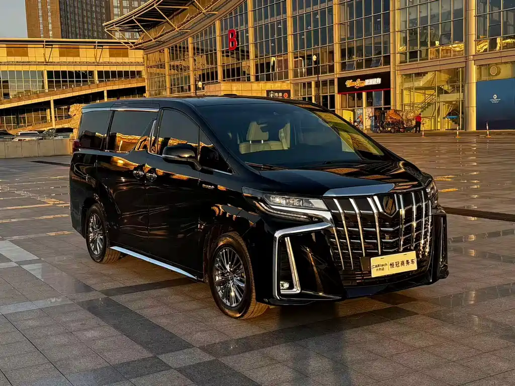 Toyota Alphard — миниатюра 3