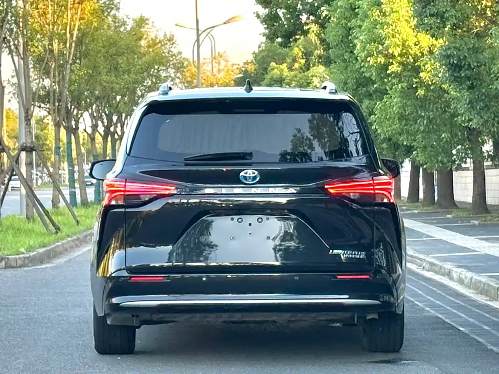 Toyota Sienna — миниатюра 4