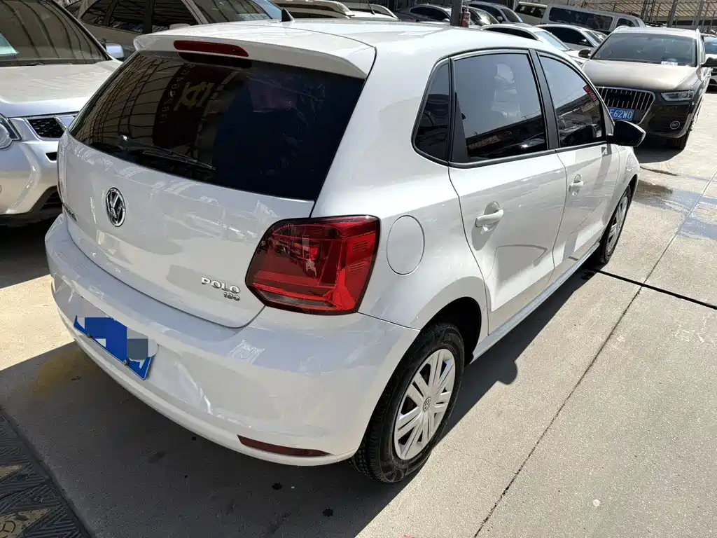 VOLKSWAGEN POLO