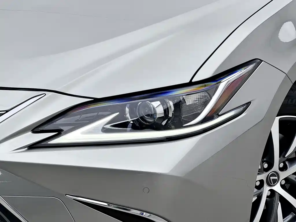 Lexus ES — миниатюра 11