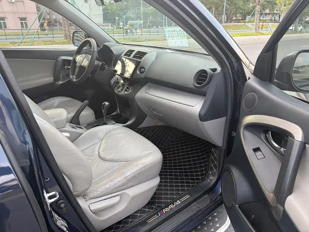 Toyota RAV4 — миниатюра 16