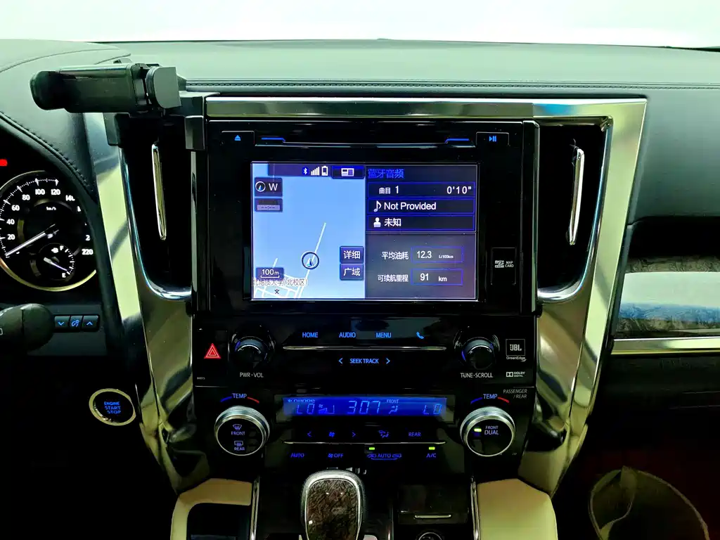 Toyota Alphard — миниатюра 11