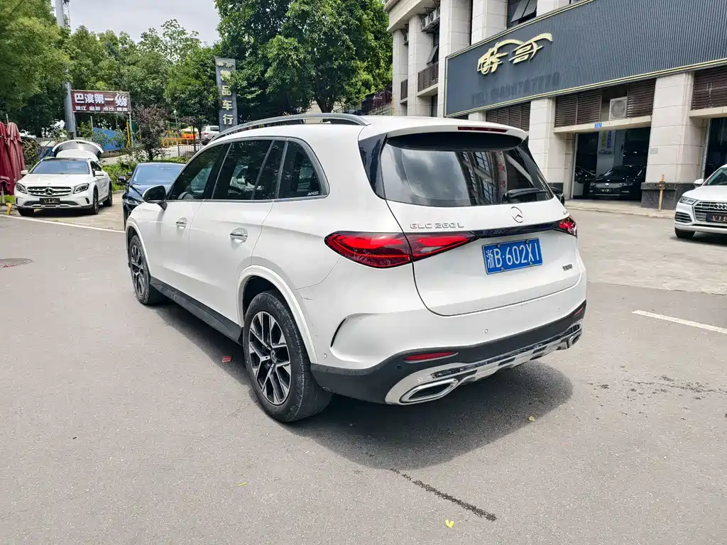 Mercedes-Benz GLC 2023 GLC 260 L 4MATIC 5 мест