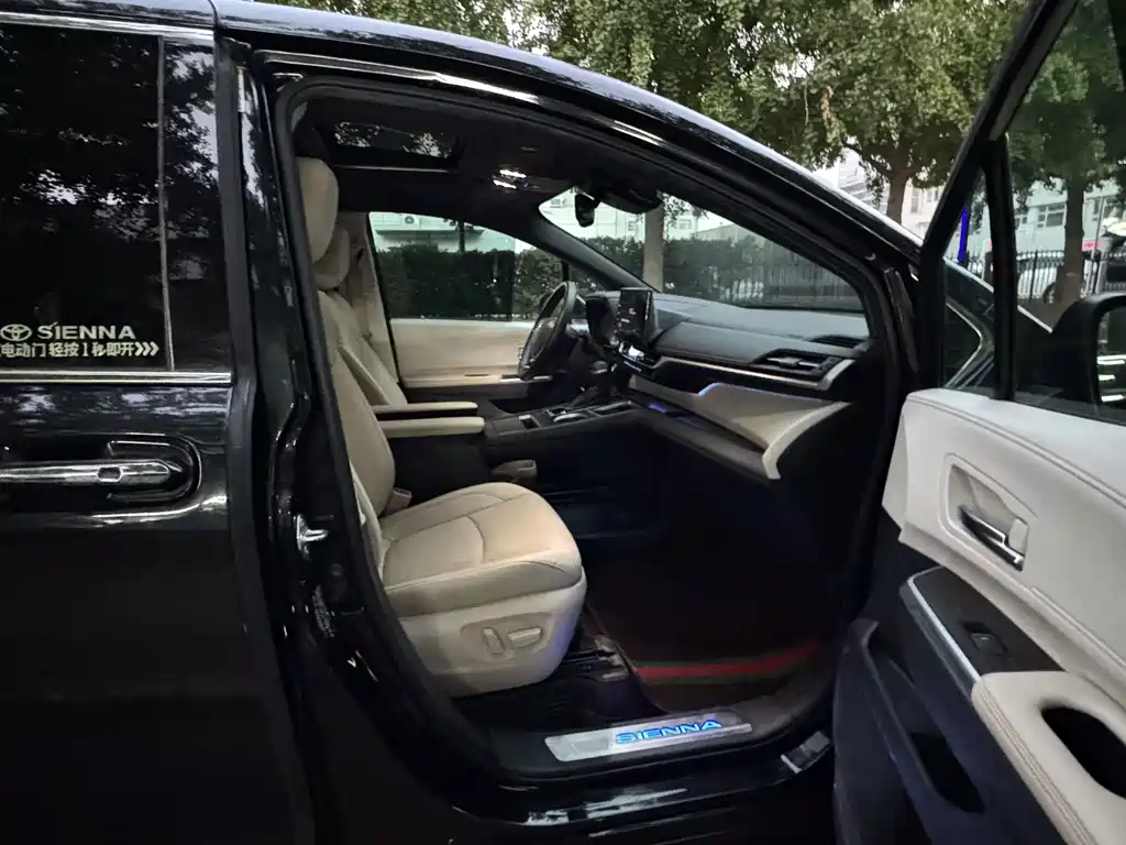 Toyota Sienna — миниатюра 25