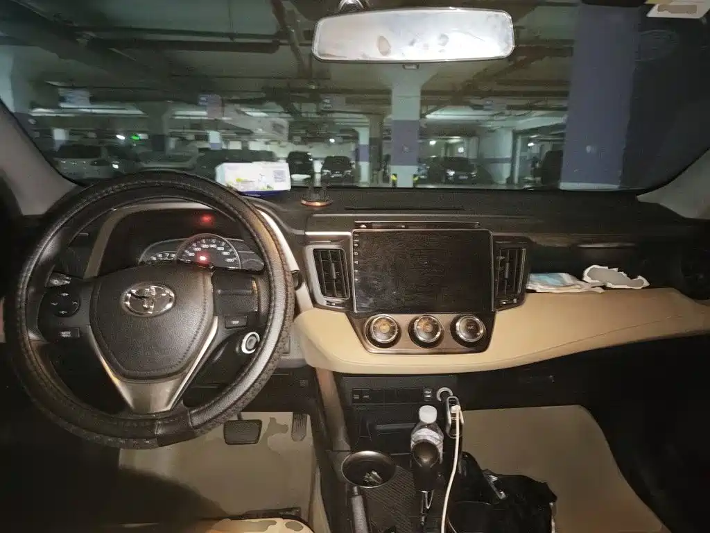 Toyota RAV4 — миниатюра 5