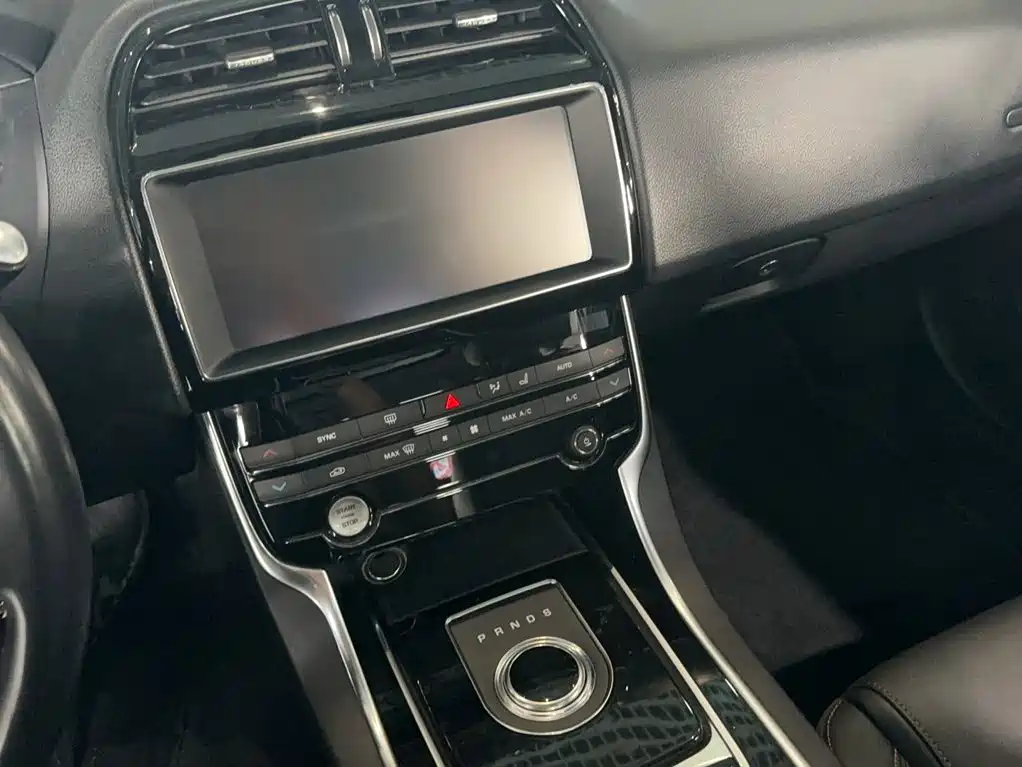 Jaguar XEL — миниатюра 7