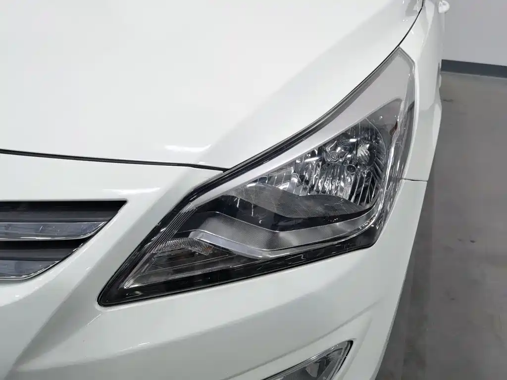 Hyundai Verna — миниатюра 7