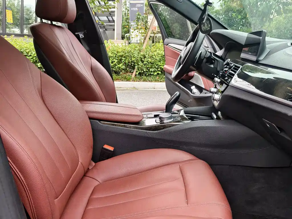 BMW 5 Series — миниатюра 11