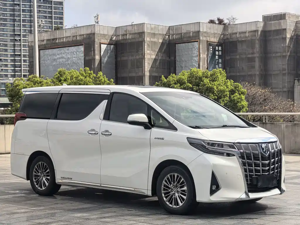 Toyota Alphard — миниатюра 4