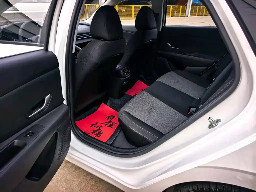 Hyundai Elantra — миниатюра 6