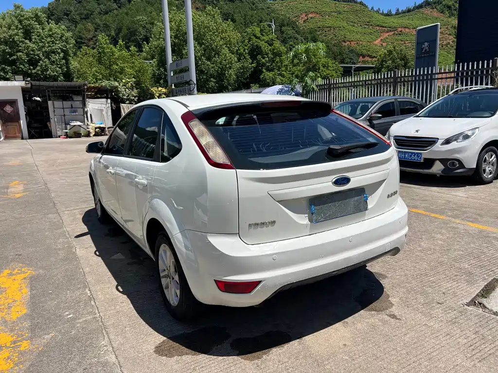 Ford Focus 2013 1.8L AT