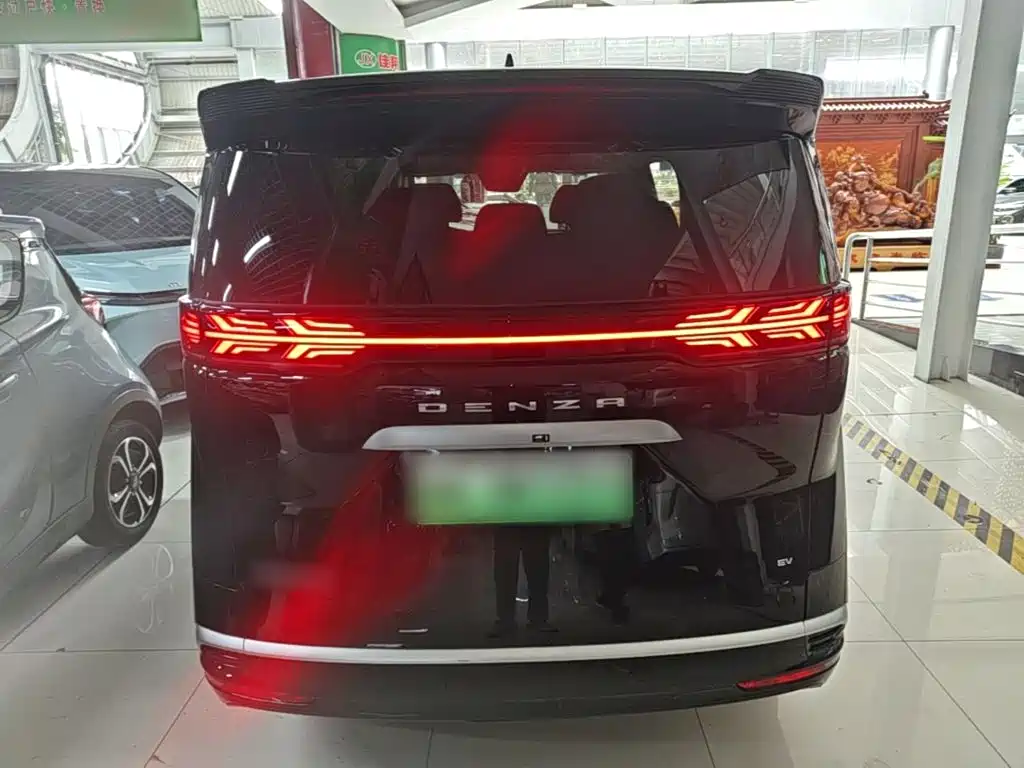 Denza D9 2022 EV 620 Luxury