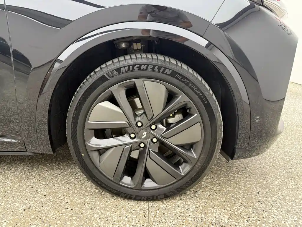 Li Auto Li L8 — миниатюра 17