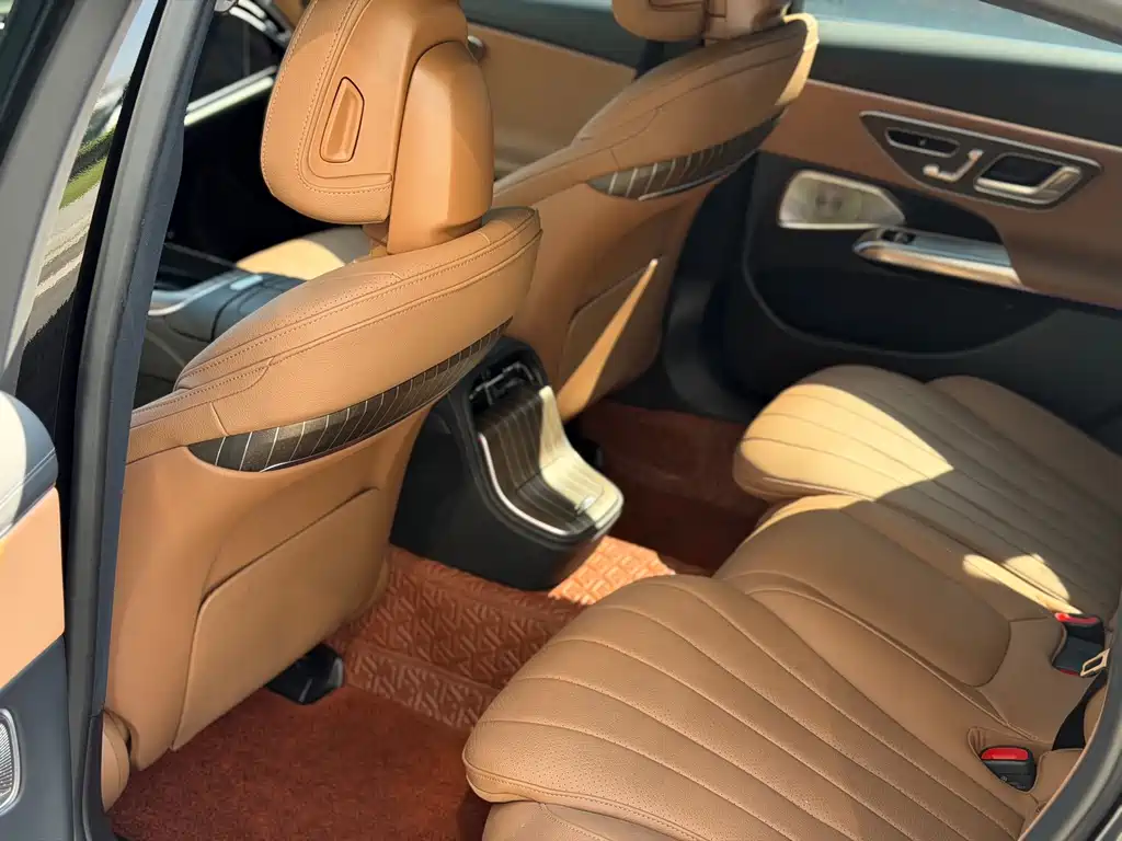 Mercedes-Benz E-Class — миниатюра 6