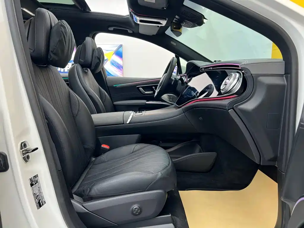 Mercedes-Benz EQS SUV — миниатюра 13