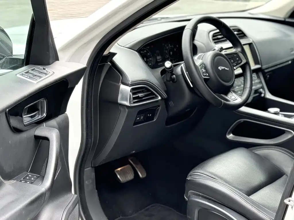 Jaguar F-PACE — миниатюра 4