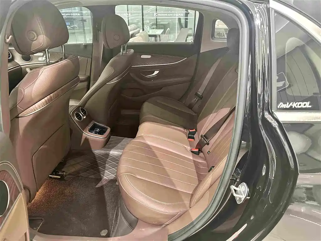 Mercedes-Benz E-Class — миниатюра 12