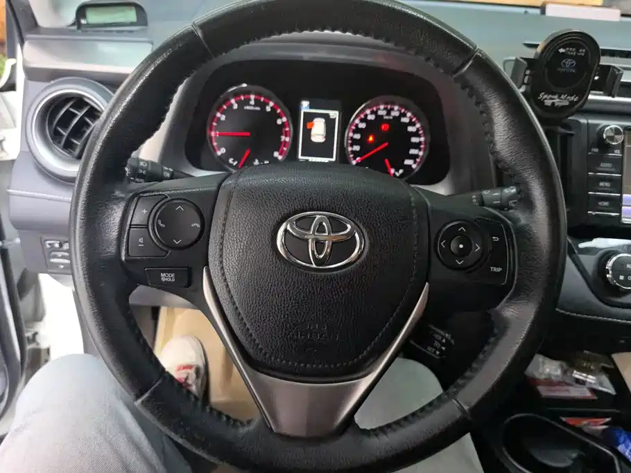 Toyota RAV4 — миниатюра 15