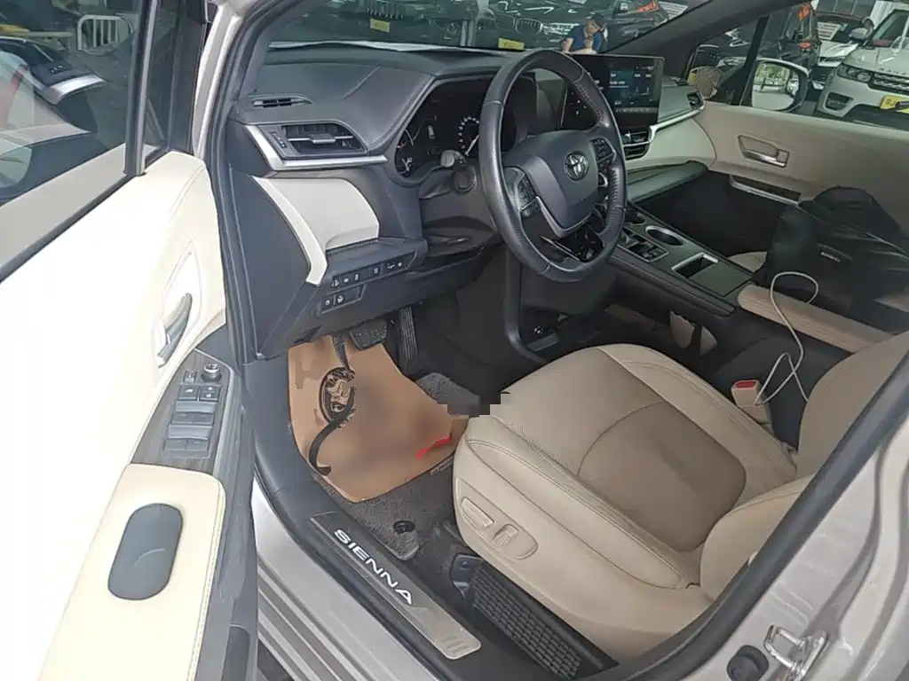 Toyota Sienna — миниатюра 16