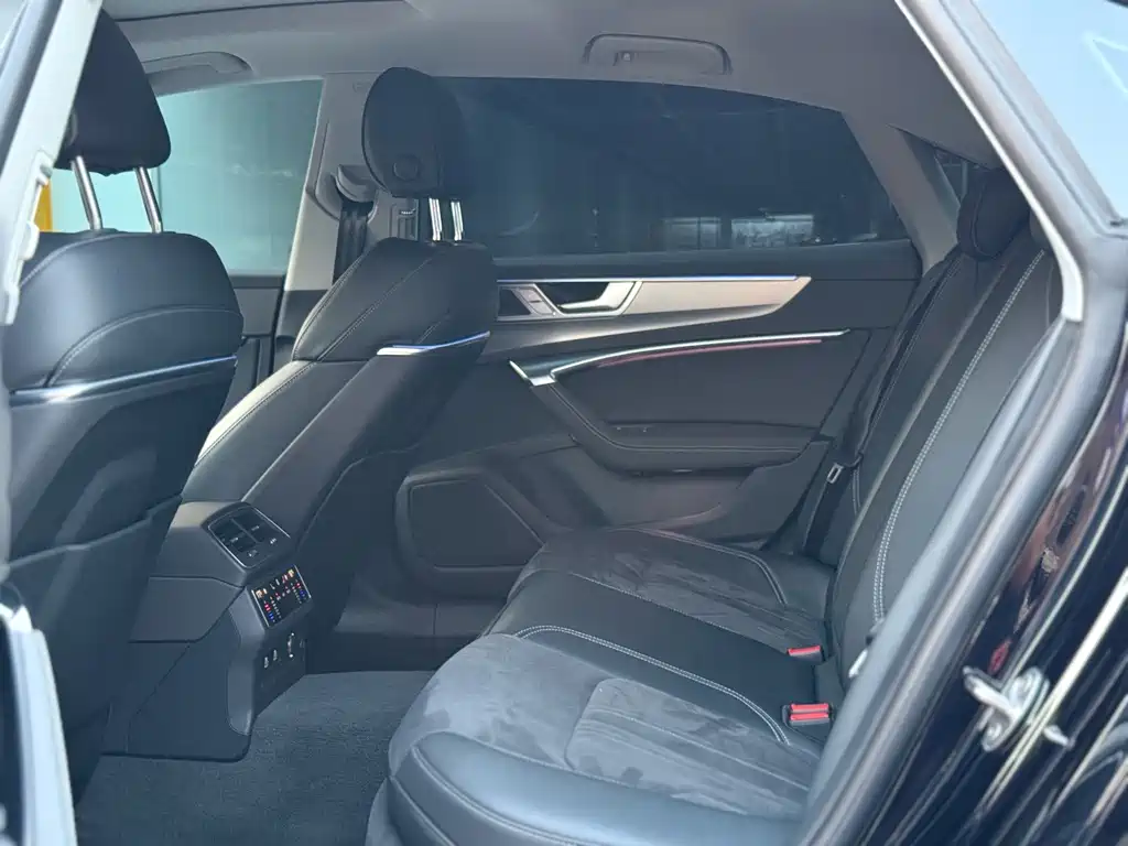 Audi A7L — миниатюра 13