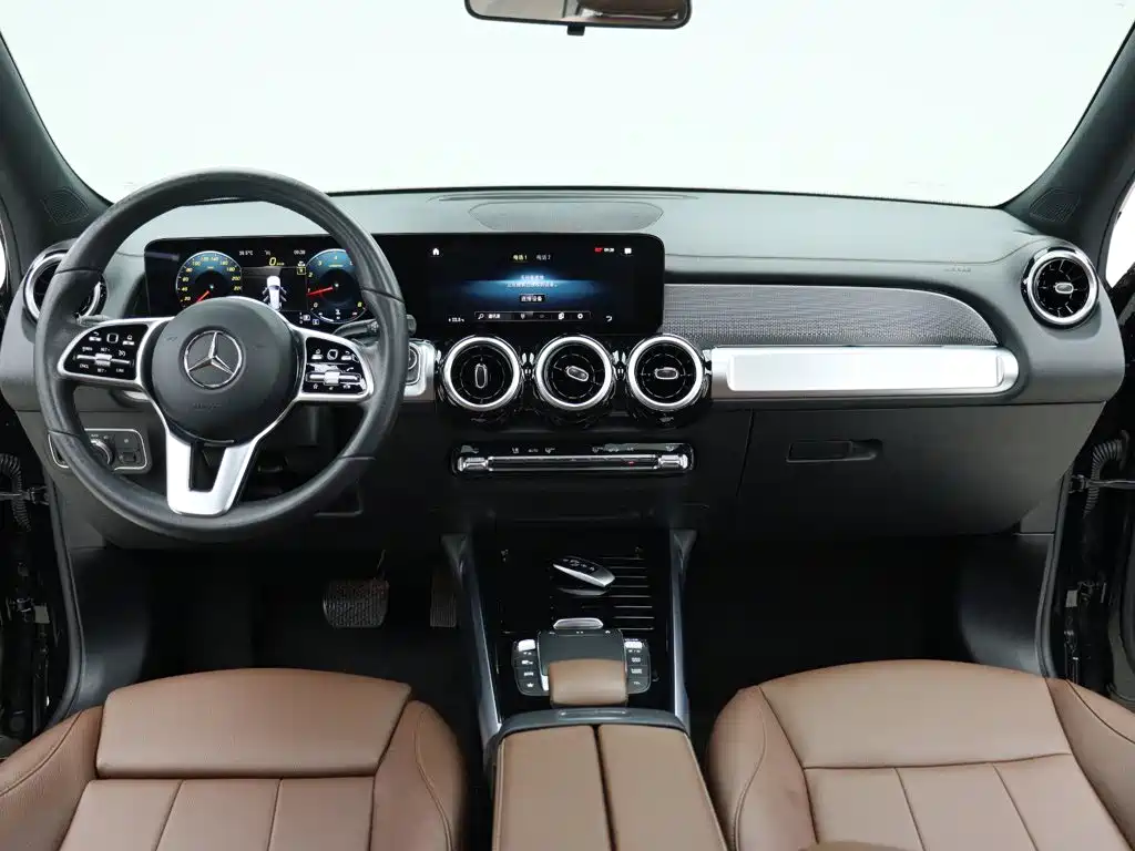 Mercedes-Benz GLB — миниатюра 11