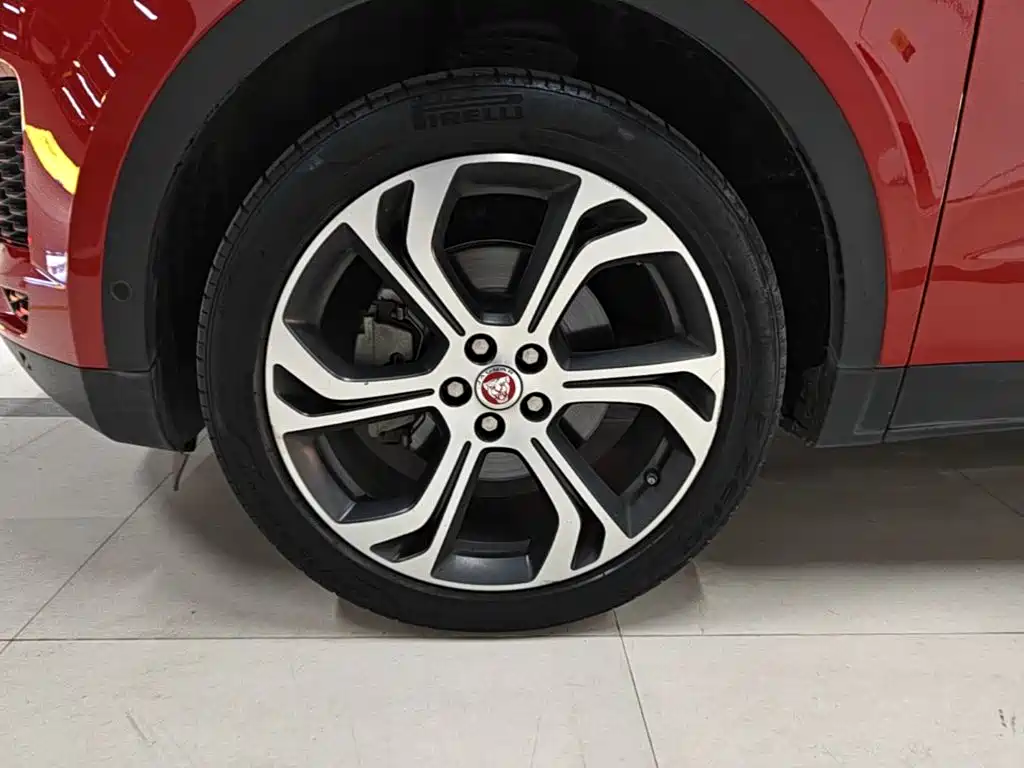 Jaguar E-PACE — миниатюра 23