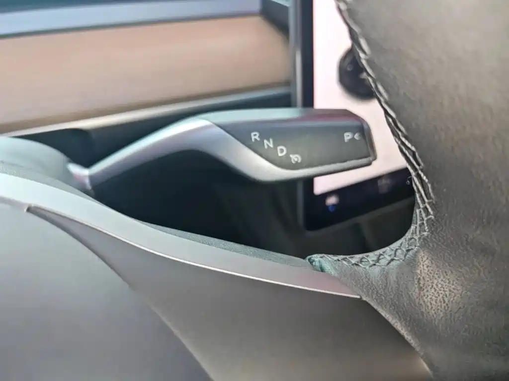 Tesla Model Y — миниатюра 14