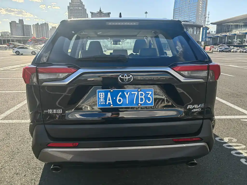 Toyota RAV4 — миниатюра 4