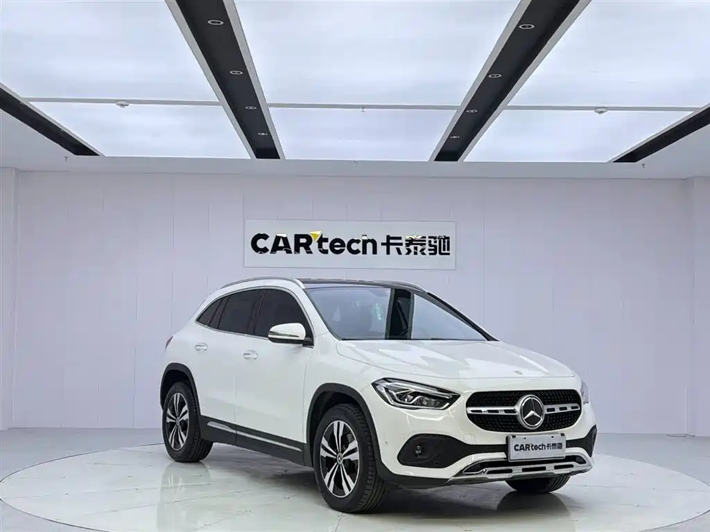 MERCEDES-BENZ GLA
