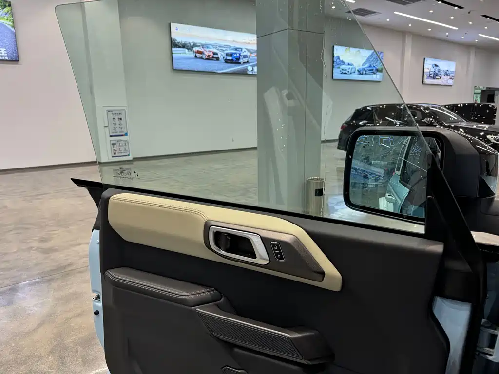 Ford Bronco — миниатюра 14
