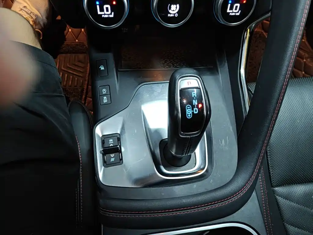 Jaguar E-PACE — миниатюра 14