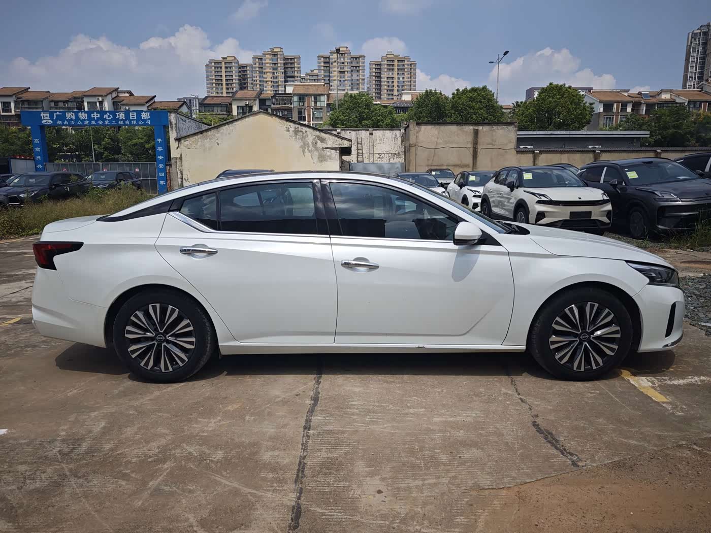 Honda Life 2.0 л 2023 г. Белый, пробег 50000 км