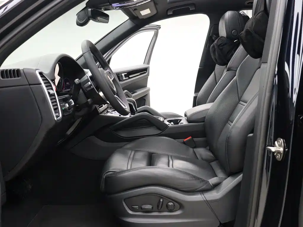Porsche Cayenne — миниатюра 3