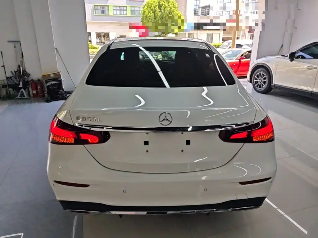 Mercedes-Benz E-Class — миниатюра 6