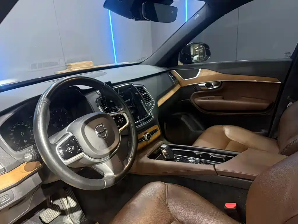 Volvo XC90 — миниатюра 11