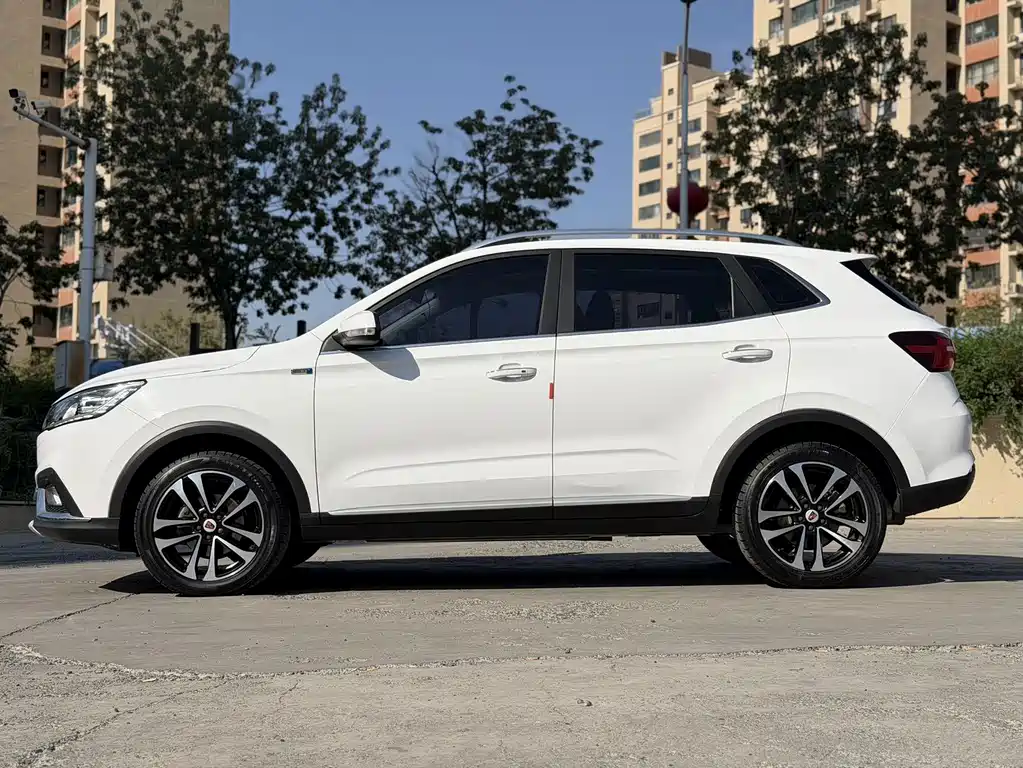 Roewe RX3 — миниатюра 10