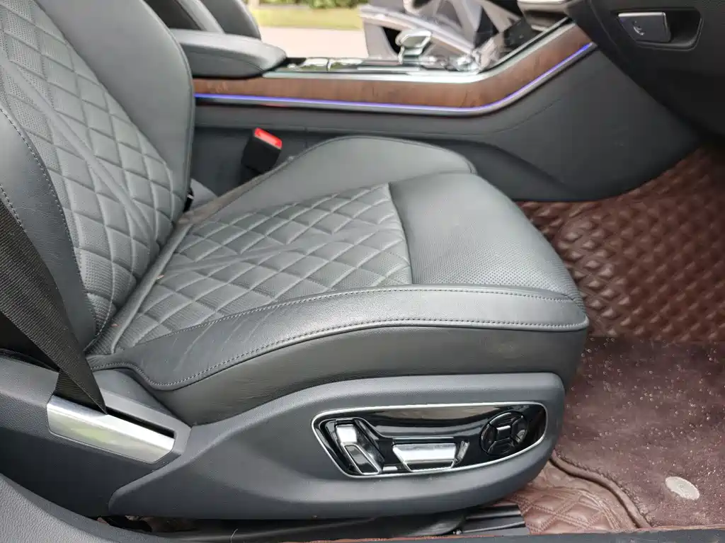 Audi A8 — миниатюра 30