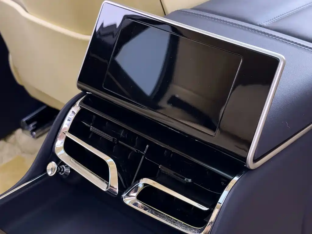 Bentley Flying Spur — миниатюра 36