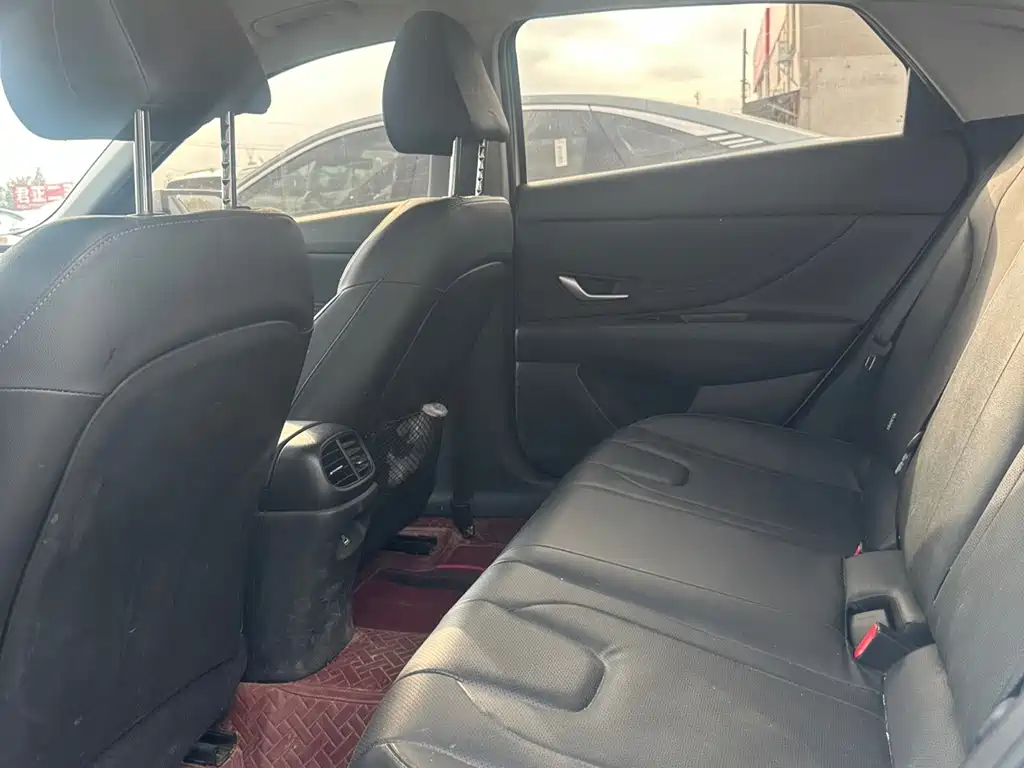 Hyundai Elantra — миниатюра 4