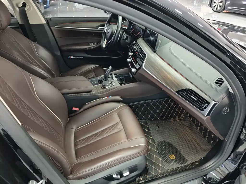 BMW 5 Series — миниатюра 21