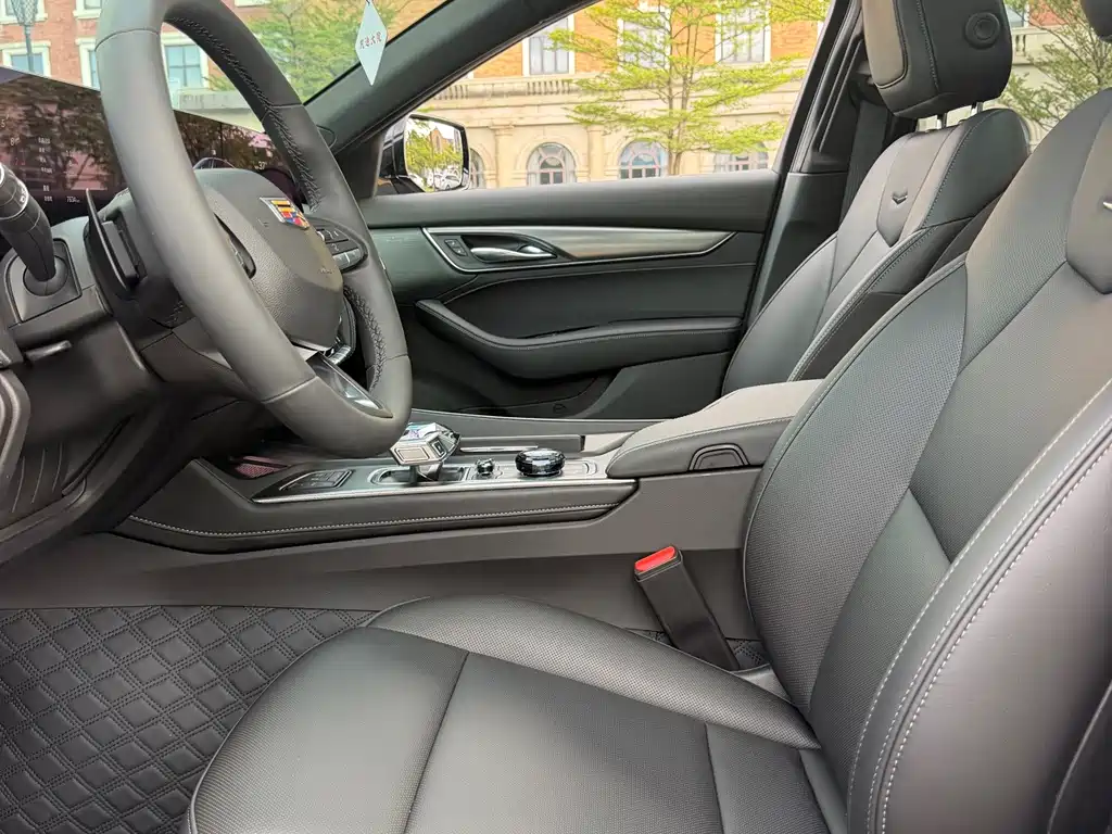 Cadillac CT5 — миниатюра 8