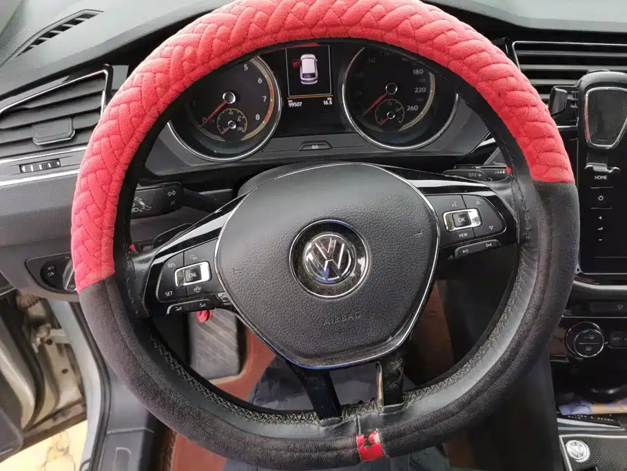 Volkswagen Tiguan L — миниатюра 15