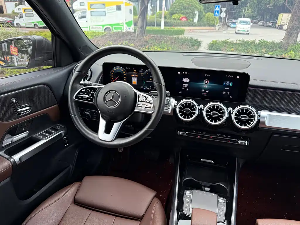 Mercedes-Benz GLB — миниатюра 16