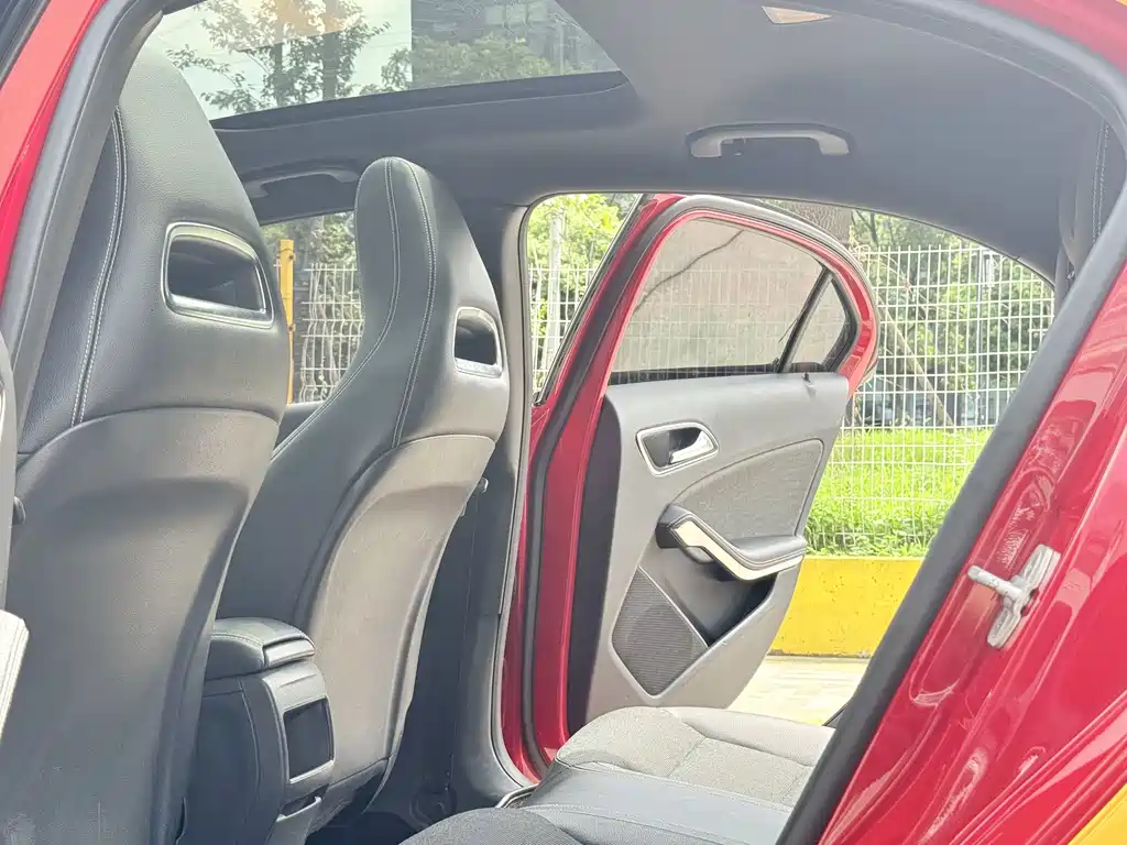 Mercedes-Benz A-Class (Import) — миниатюра 12